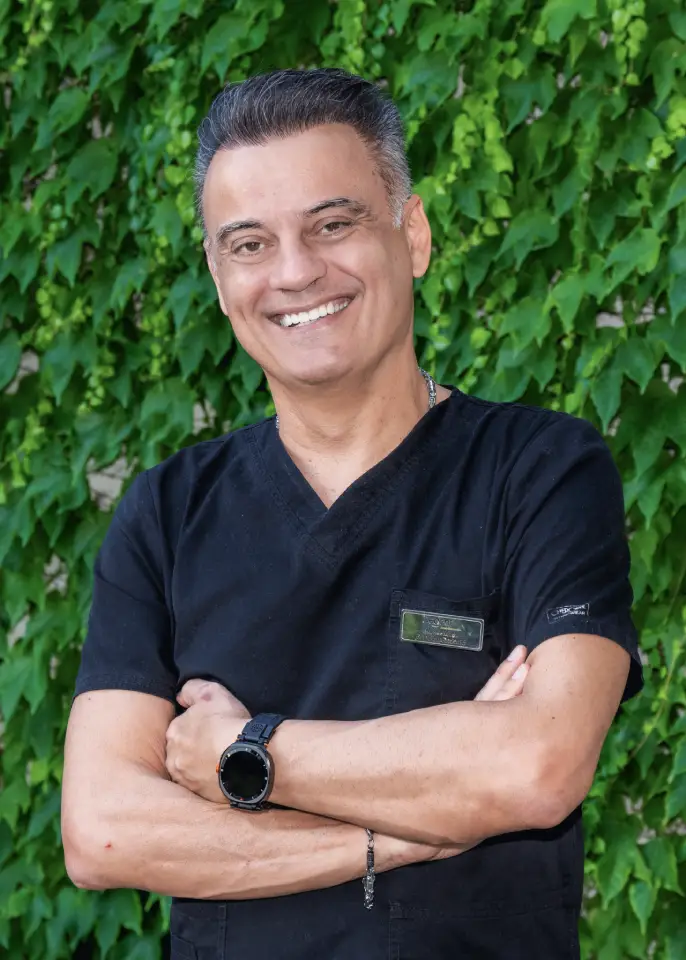 Dr Dejan Radonić